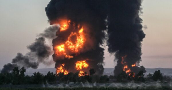 Huge fire at Iraq oil refinery injures 14