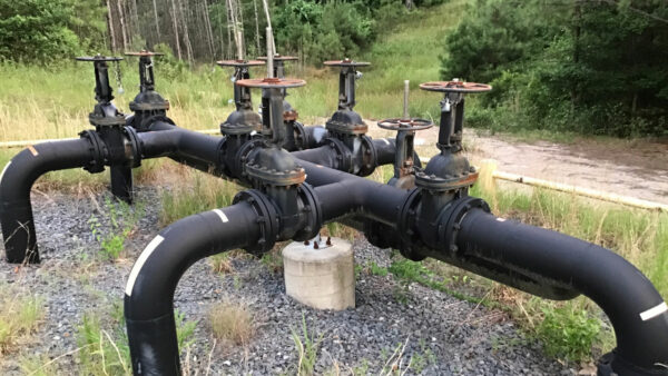 Crude oil pipeline in south Arkansas leaking, EPA says oil going into Ouachita