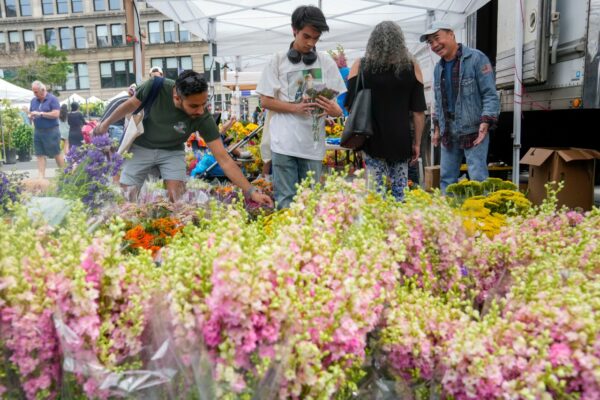 Farmers markets in Brown County enjoy busy opening day with big crowds