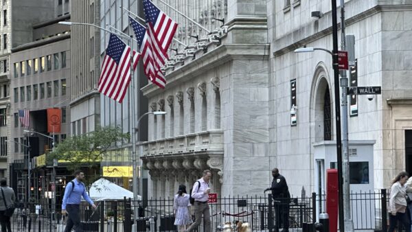 Technical issues briefly halt trading for some NYSE stocks in the latest glitch