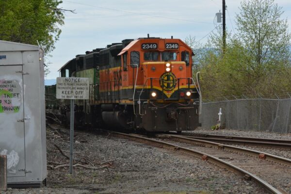 Train carrying molten sulfur derails in Whatcom County; BNSF investigation