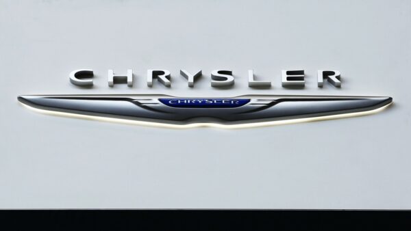 Chrysler recalls more than 211,000 SUVs and pickup trucks due to software