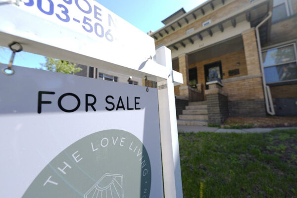 Mortgage rates ease, pulling the average rate on a 30-year home loan to just