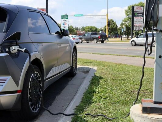 Nearly 6,000 Minnesotans applied for electric vehicle rebate – InForum