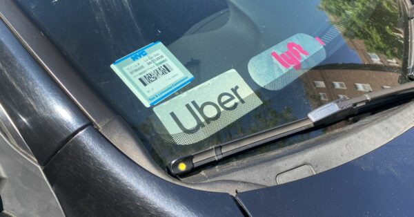 Uber and Lyft must pay Massachusetts rideshare drivers $32 an hour