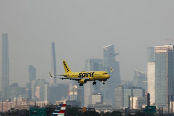 Spirit Airlines Warns About Loss and Revenue; Stock Sinks To All-Time Low