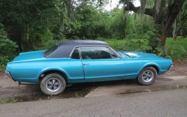 Abandoned Mercury Cougar XR-7 hides a gem under the hood